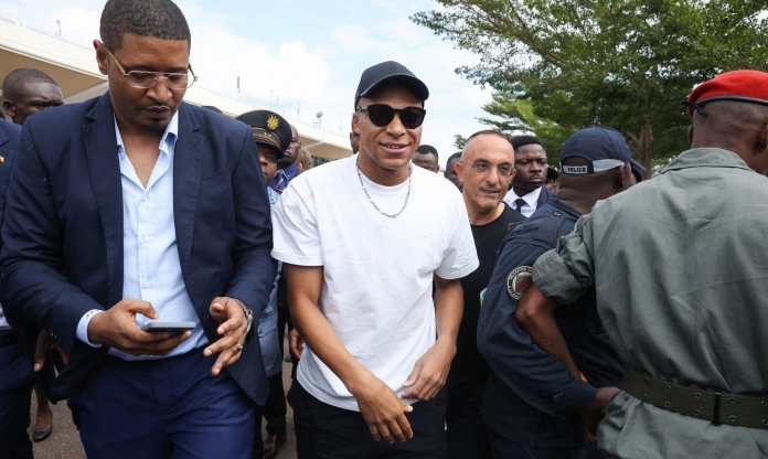 Mặc kệ tương lai ở PSG, Mbappe đã đáp máy bay tới bến đỗ bất ngờ