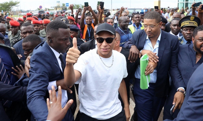Mbappe công khai 'bắt tay', Real Madrid lo sốt vó vì bom tấn?