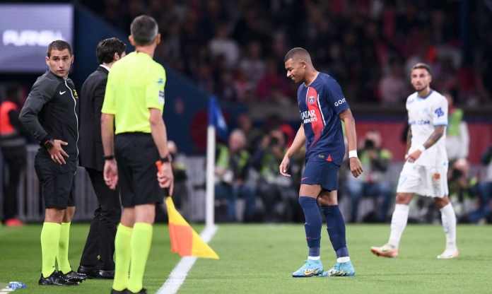 Mbappe tập tễnh rời sân trong ngày PSG thắng Siêu kinh điển nước Pháp