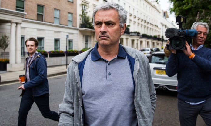 Ngã ngũ vụ Mourinho tái ngộ Ronaldo làm HLV lương cao số 1 thế giới