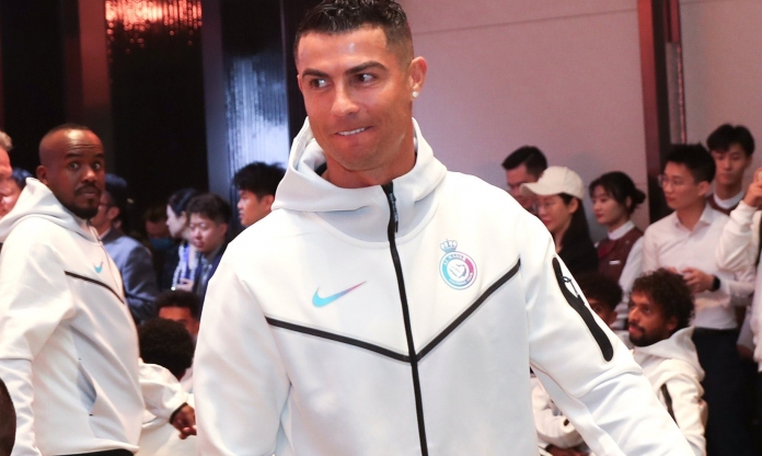 Phản ứng của Ronaldo khi gặp lại 'cố nhân' nơi xa xứ