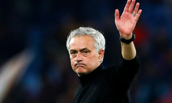 Ngày cuối chuyển nhượng, Mourinho chọn được bến đỗ vĩ đại để tái xuất?