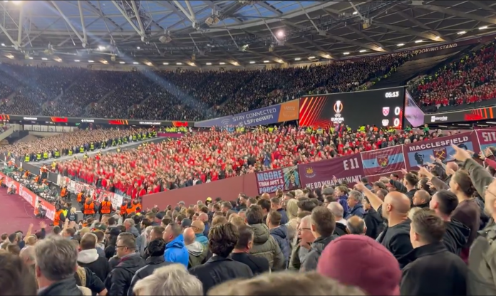 CĐV West Ham thể hiện hành vi không đẹp với CĐV Leverkusen