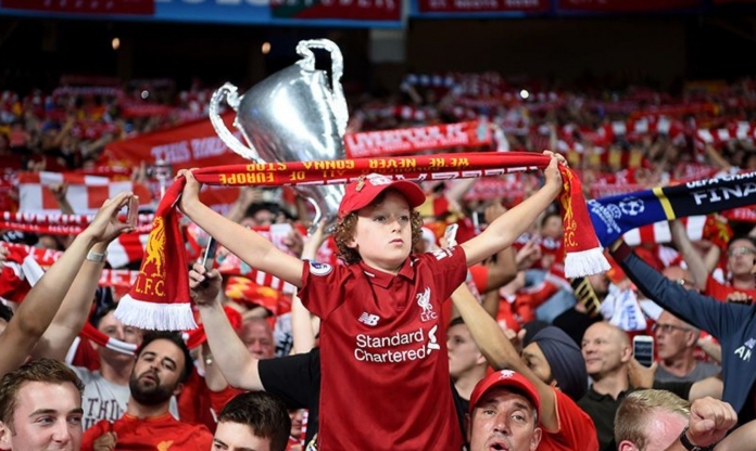 CĐV Liverpool phản ứng với màn tranh cãi giữa Salah và Klopp