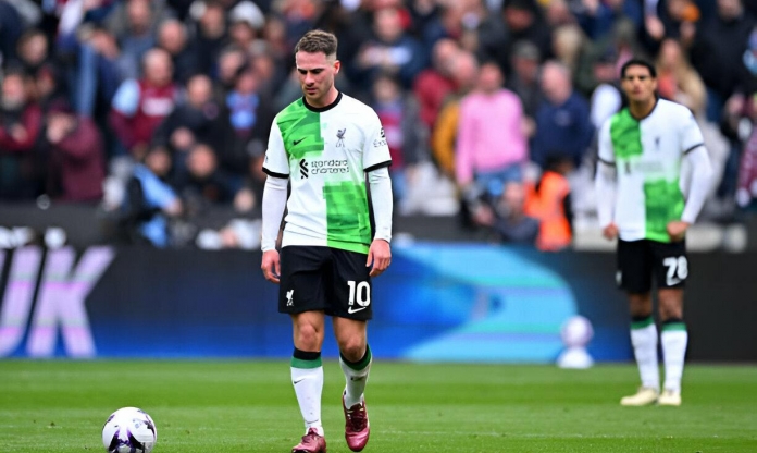 Chia điểm thất vọng, Liverpool 'giương cờ trắng' tới cuộc đua vô địch