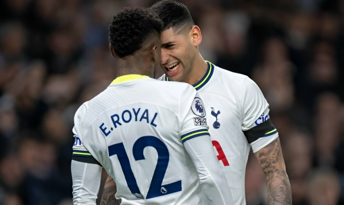 Cầu thủ Tottenham 'va nhau' trong thất bại trước Liverpool