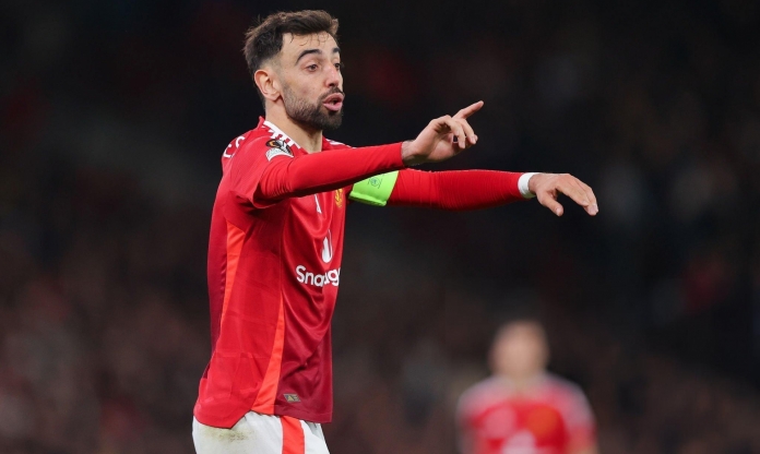 Bruno Fernandes lần đầu ngồi dự bị sau hơn 3 năm tại MU