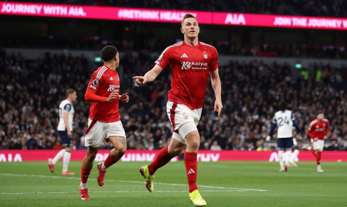 Hạ Tottenham, Nottingham trở lại top 3 Ngoại hạng Anh