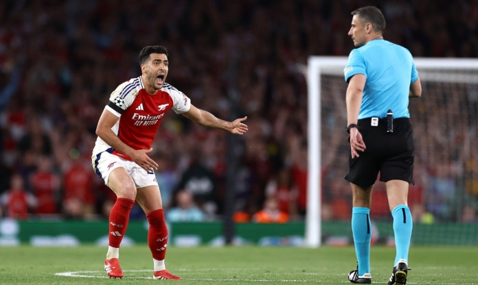 Trọng tài gây nhiều tranh cãi trận Arsenal vs PSG