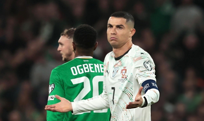 Ronaldo lần đầu nhận thẻ đỏ trên ĐT Bồ Đào Nha