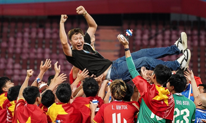 HLV Kim Sang Sik cùng Việt Nam làm điều chưa từng có trước Thái Lan