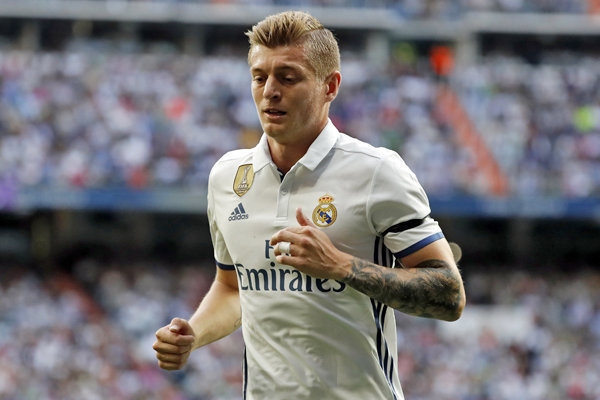 Manchester United, Real Madrid, Paul Scholes, Luka Modric, Toni Kroos