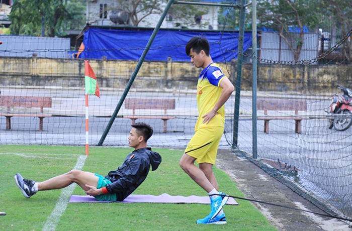 Thanh Hậu chưa bình phục trong buổi tập của U22 Việt Nam