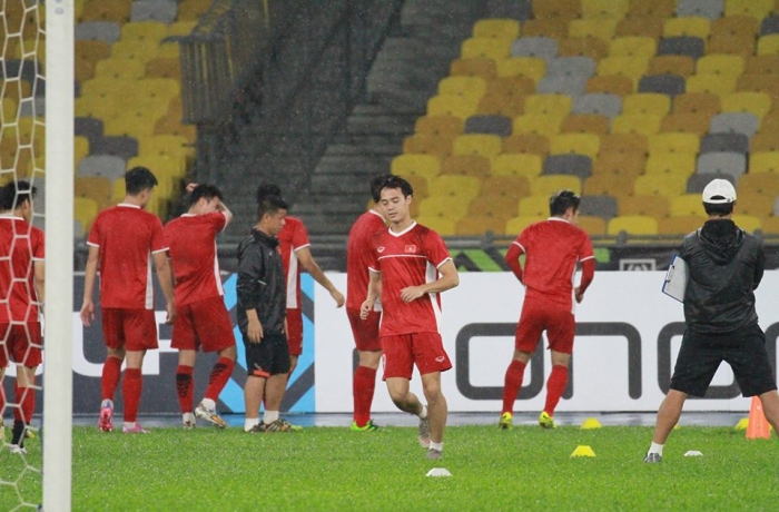 ĐT Việt Nam đón tin cực vui trong cơn mưa tầm tã tại Bukit Jalil