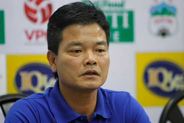 HLV Nguyễn Văn Sỹ: 'Trọng tài Việt Nam để lại ấn tượng xấu'