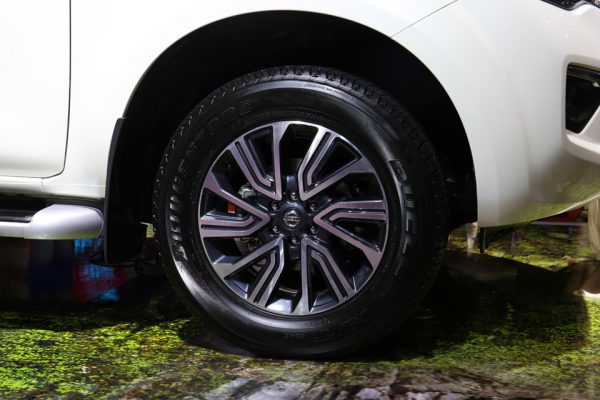 Terra S sở hữu mâm hợp kim 6 chấu có kích thước 17 inch