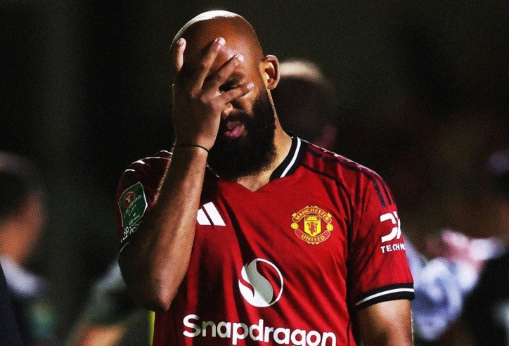 'Bom tấn' chuyển nhượng của MU trở thành 'tội đồ' tại Carabao Cup