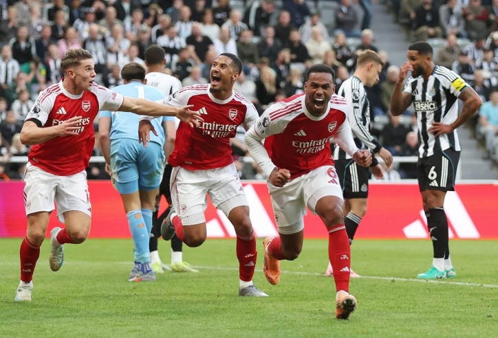 Người hùng của Arsenal được gọi là 'quái vật'