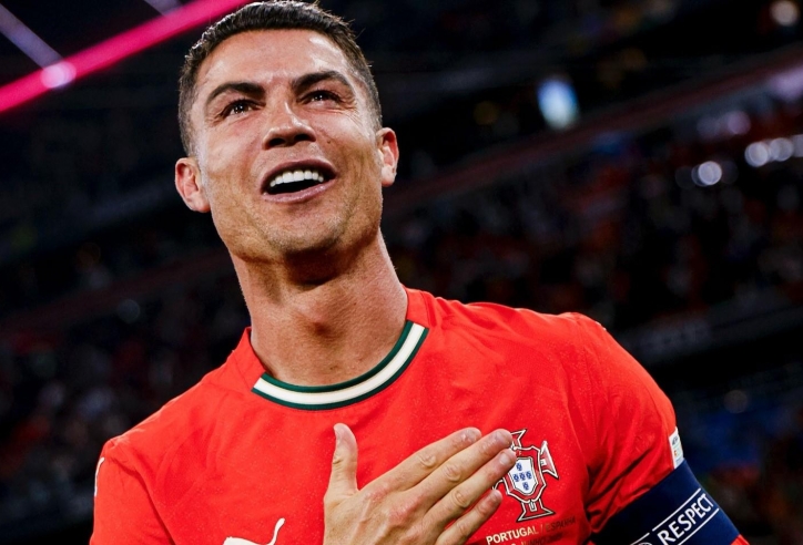Vừa thiết lập kỷ lục mới, Ronaldo ngay lập tức đã bị chế nhạo