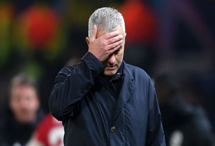 Mourinho bị sa thải, người thay thế sẽ là ai?