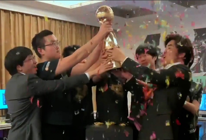 Tranh cãi hậu MSI 2022: Việc chọn bên có thực sự ảnh hưởng đến kết quả trận chung kết?
