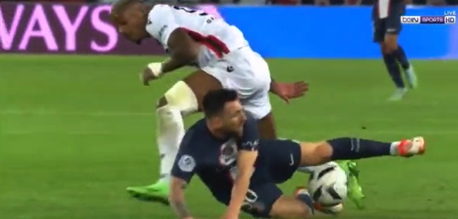 Video: Đường chuyền cho thấy vì sao Messi được gọi là thiên tài