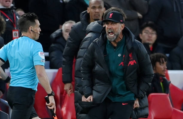 HLV Jurgen Klopp thừa nhận sự thật về tấm thẻ đỏ