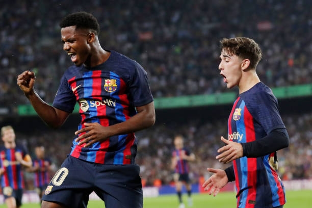 Lewandowski tỏa sáng, Barca nhấn chìm Villarreal