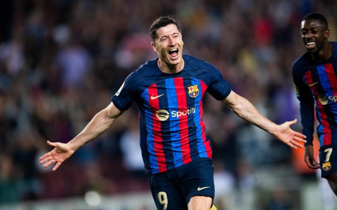 Chưa xuống C2, Barca vẫn xếp trên MU ở thông số đặc biệt