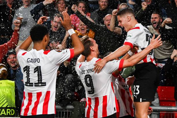 Thi đấu như mơ ngủ, Arsenal thua bạc nhược PSV