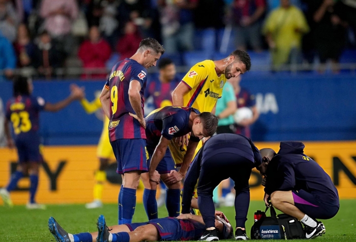 Barca lo lắng vì trụ cột chấn thương