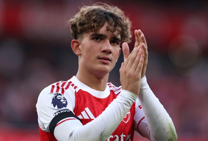 Các cầu thủ Arsenal 'nóng mắt' vì thiên tài 15 tuổi