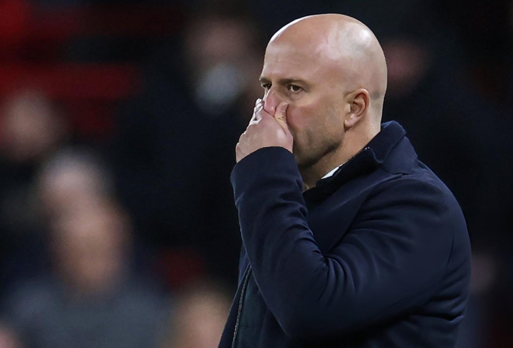 Arne Slot cay đắng thừa nhận 'ngày đen tối nhất' tại Anfield sau thảm bại