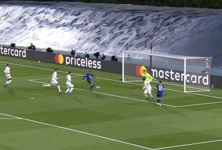 Timo Werner 'chân gỗ' khó tin ở cự ly 5 mét