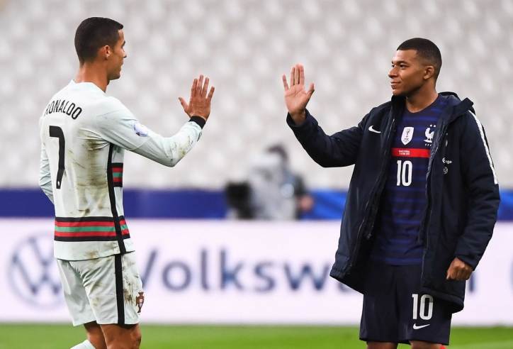 Mbappe từ chối gã khổng lồ, Ronaldo có bến đỗ mới?