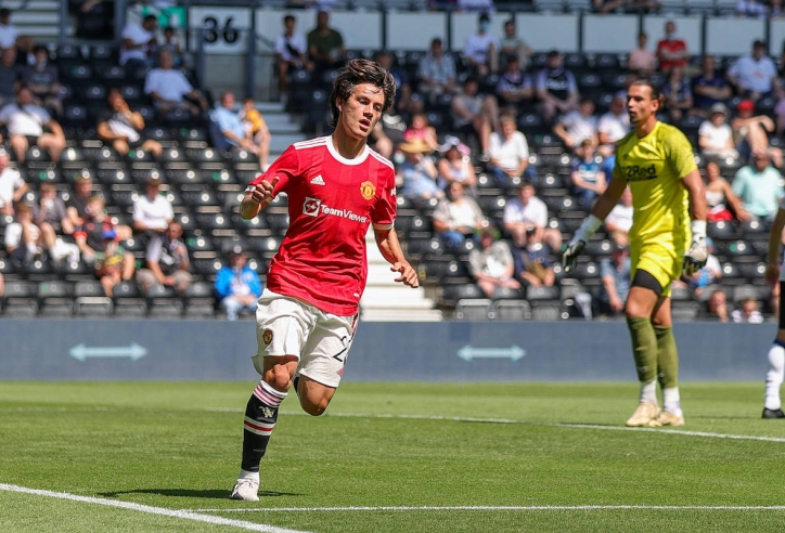 Vừa ghi bàn, sao MU đã chuẩn bị phải khăn gói rời Old Trafford