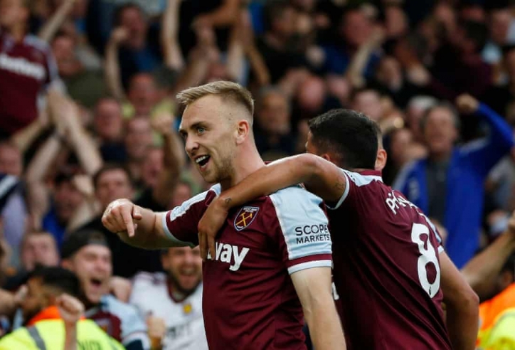 Antonio giúp West Ham lội ngược dòng phút cuối