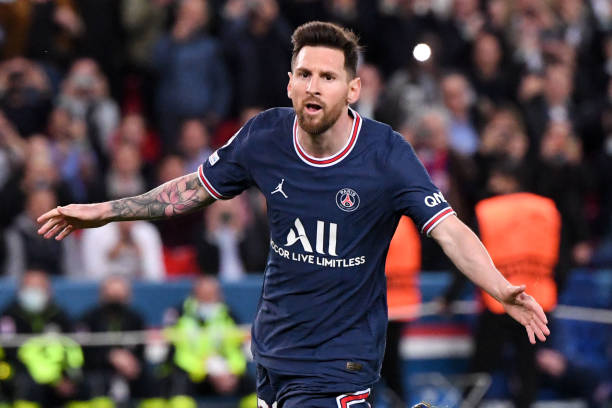 Vượt qua Ronaldo, Messi chính thức nhận giải cầu thủ xuất sắc nhất năm 2021