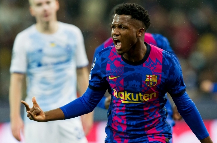 'Truyền nhân của Messi' giúp Barca thắng nhọc đội tí hon
