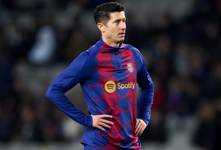 Chơi kém cỏi, Lewandowski nhận phán quyết về tương lai từ Barca