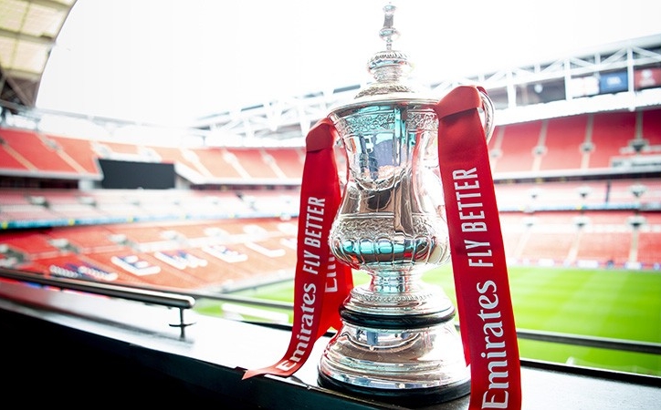 Ăn mừng cuồng nhiệt, CĐV ngã khán đài nhập viện trong trận đấu ở FA Cup
