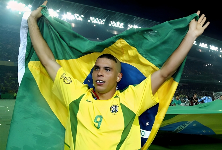 CĐV bất ngờ khi Ronaldo béo chỉ ra người duy nhất giỏi hơn mình