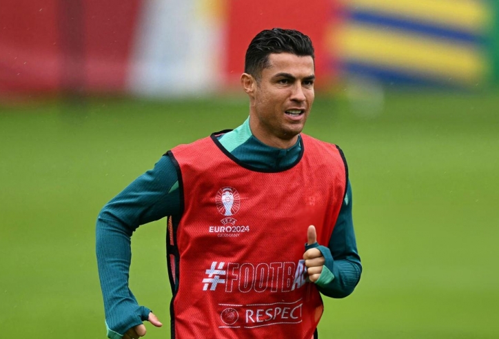 Ronaldo hăng hái tập luyện trước Slovenia tại vòng 1/8 Euro 2024