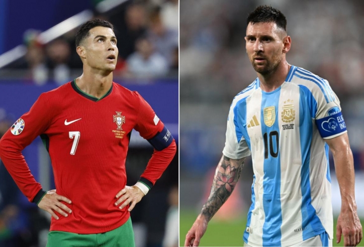Ronaldo bị chỉ trích vì không làm được như Messi