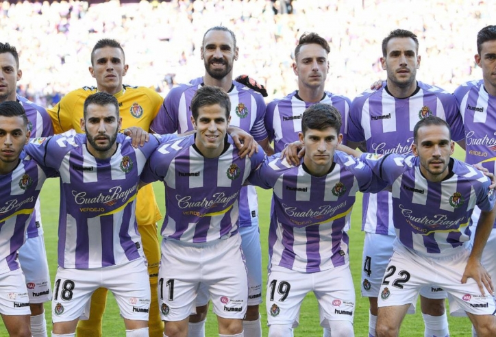 Barca bị đánh bại bởi đội bóng của 'người ngoài hành tinh'