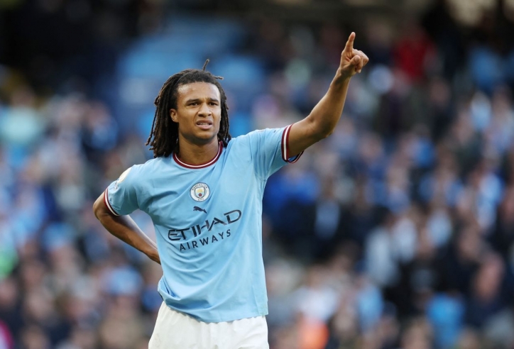 Man City bất ngờ 'thưởng nóng' cho Nathan Ake