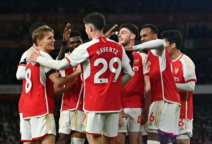 Arsenal đả bại Chelsea 5 bàn không gỡ, tái chiếm ngôi đầu NHA