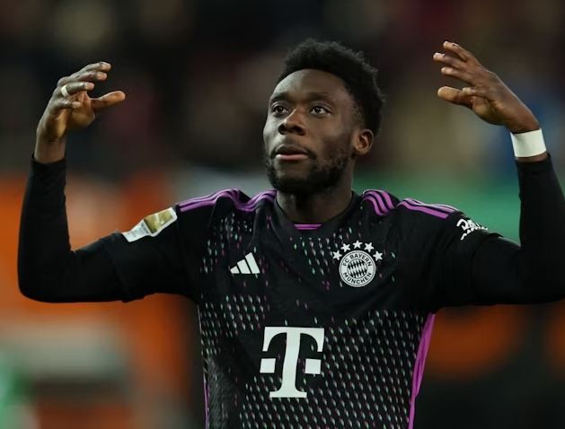 Real Madrid tạm dừng thương vụ Alphonso Davies