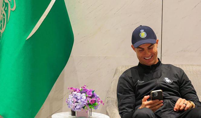 Ronaldo bị nghi cà khịa Man United sau trận thua trước Chelsea