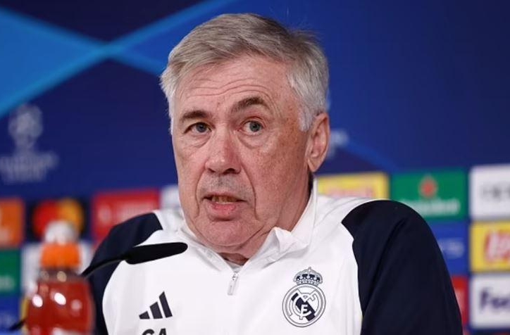 Ancelotti đáp trả cực gắt về bàn thắng việt vị của Bayern Munich